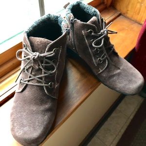 Women’s Propet brown ankle boots